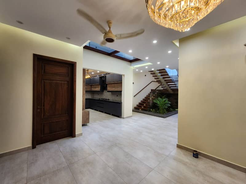 MODERN 6-BEDROOM HOUSE FOR RENT DHA KARACHI

                                                            alt=