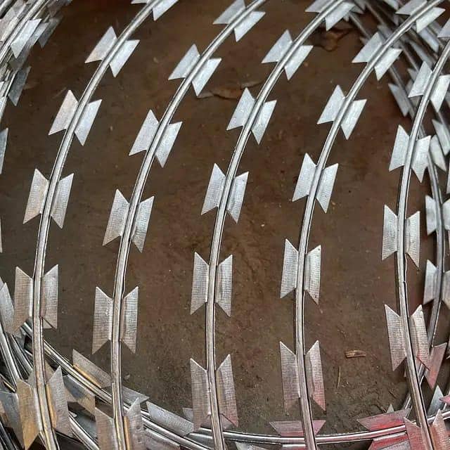 Welded Mesh Jali Chain Link Fence Razor Wire Barbed Wire Security Wire

                                                            alt=