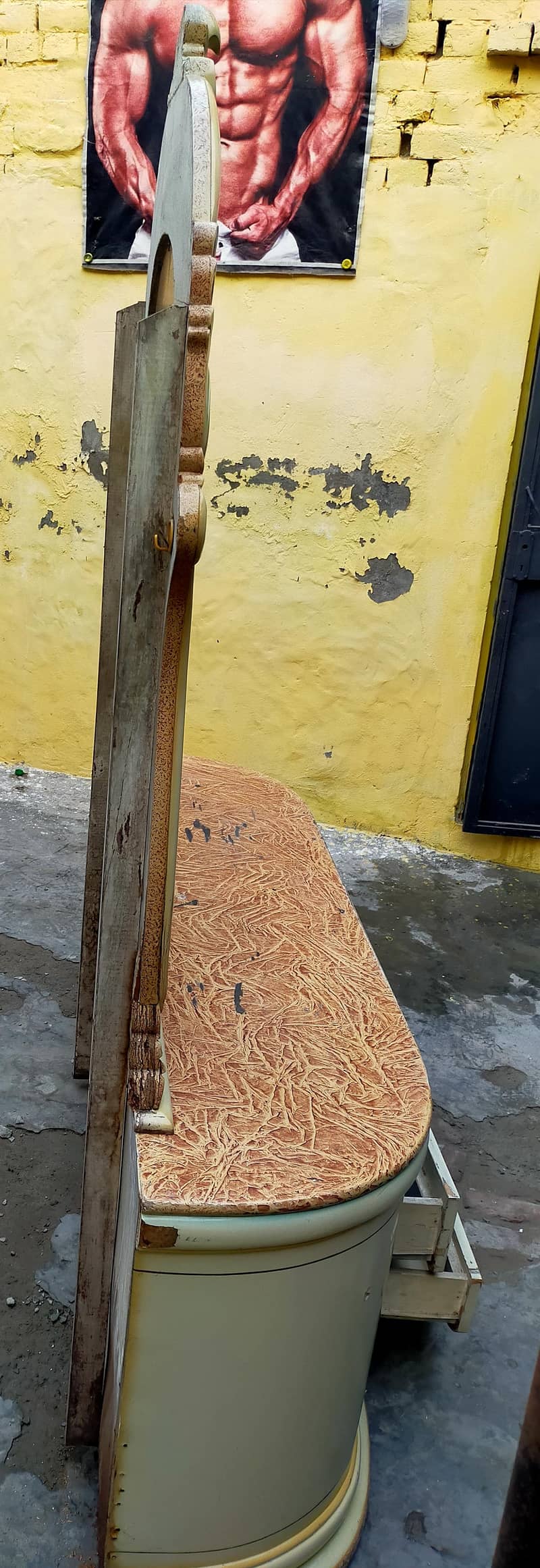 Dressing table set

                                                            alt=