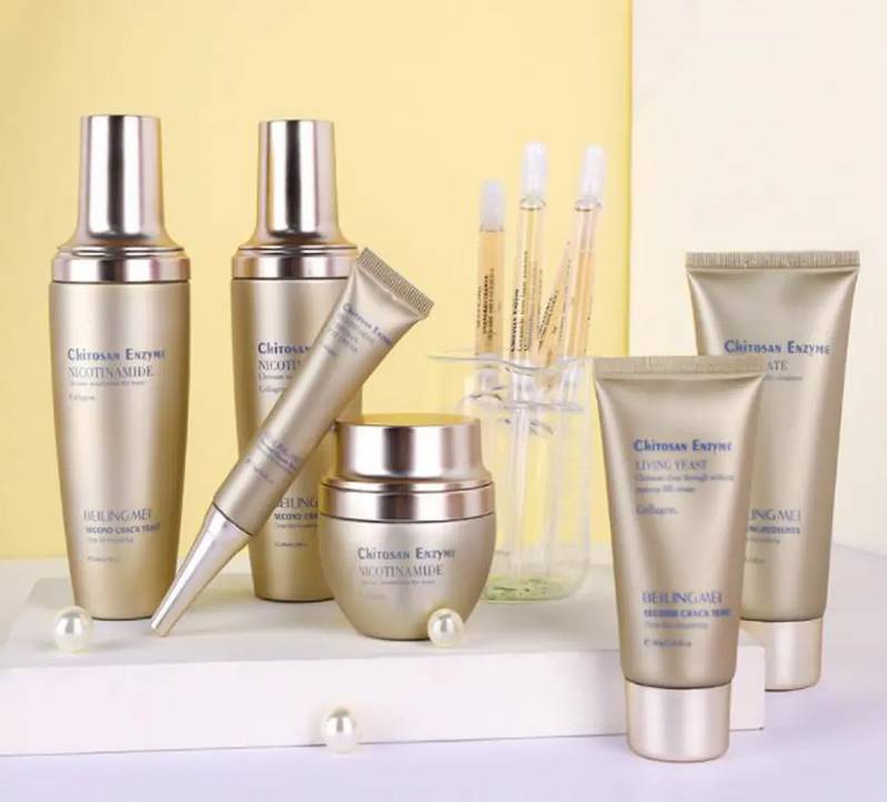 Hydra Facial Whitning Facial Acne Facial Kit's Stock Available

                                                            alt=