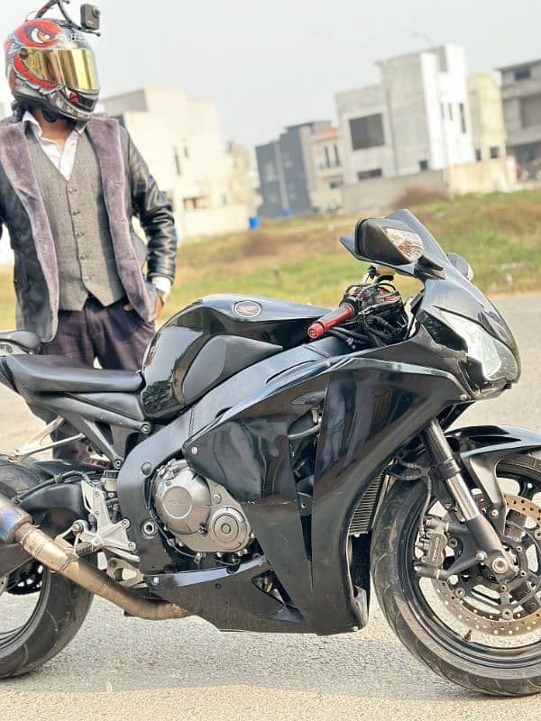 Honda Cbr 1000 super powerful

                                                            alt=