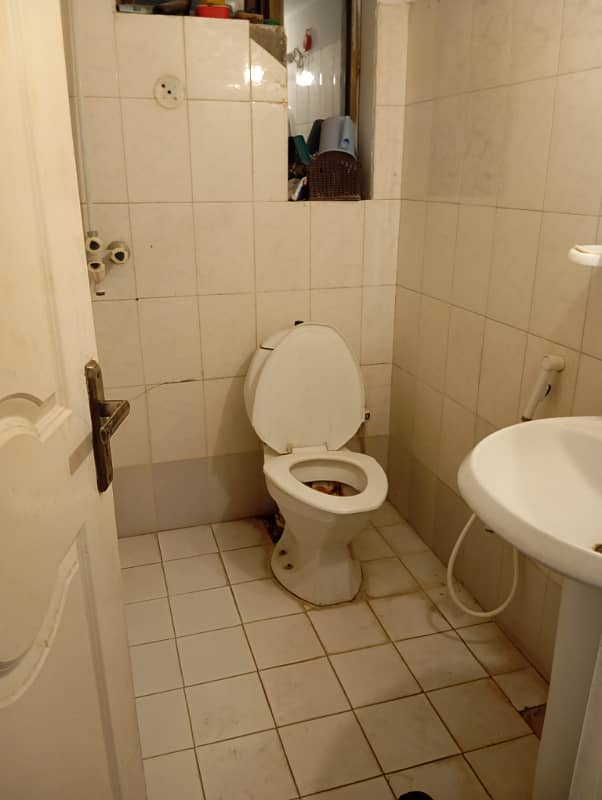 Beautiful Flate available for Rent silent office

                                                            alt=