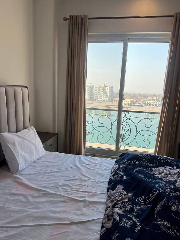 Lake Facing 1 Bed Luxury Apartment For Sale Fountain View Downtown Islamabad

                                                            alt=