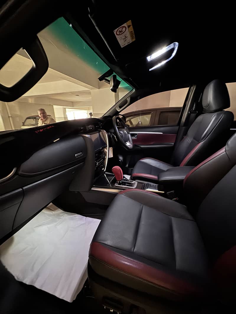 Toyota Fortuner Legender

                                                            alt=