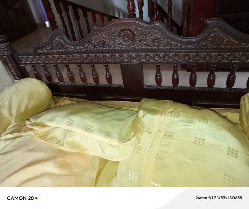 Sheesham wooden antique JHOLA

                                                            alt=