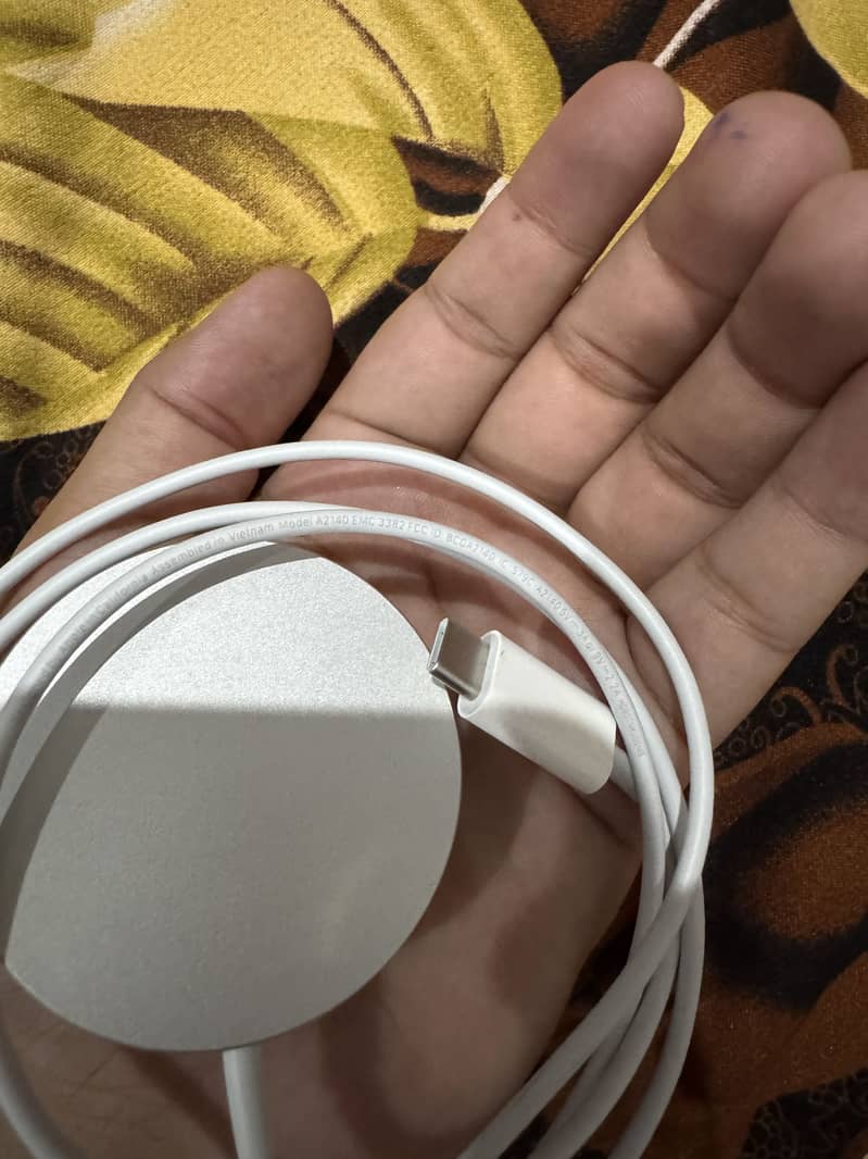 Original iphone MagSafe charger

                                                            alt=