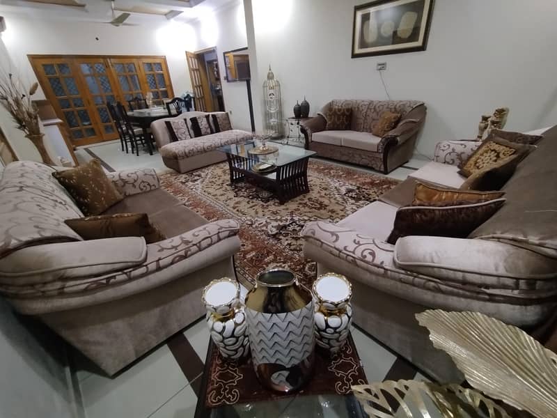 7 seater sofa with a satty

                                                            alt=