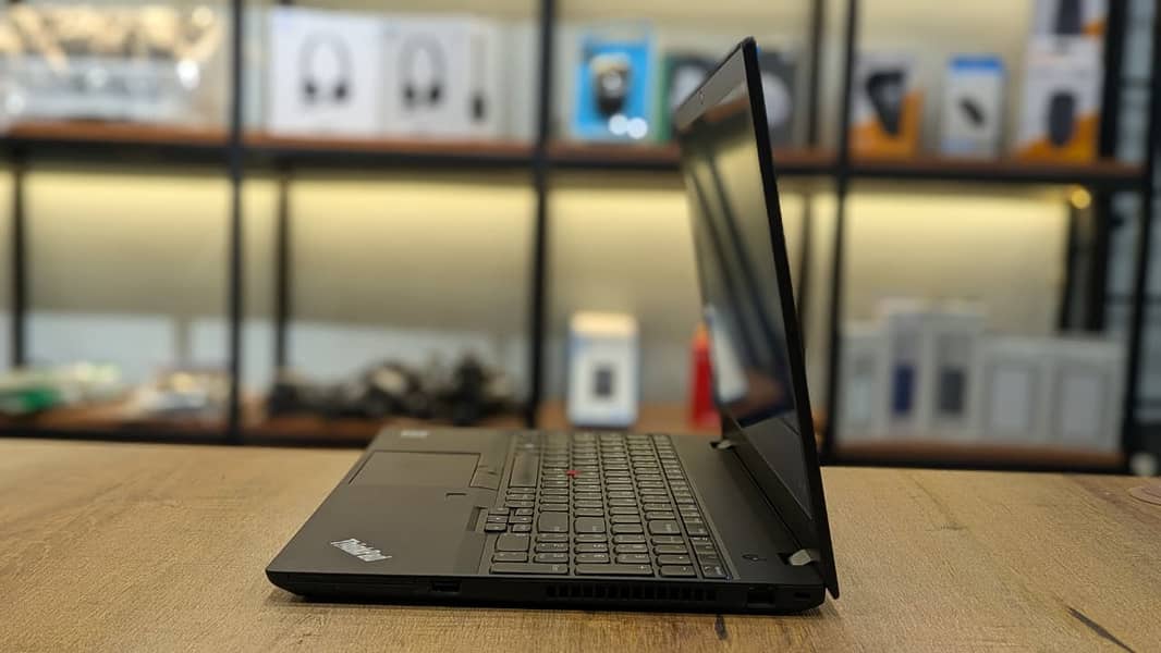laptop,Lenovo ThinkPad P15s Gen 1,Core i7,10th Gen,8GB/256GB ssd

                                                            alt=