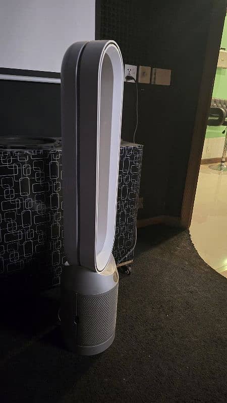 Branded Dyson Air purifier

                                                            alt=