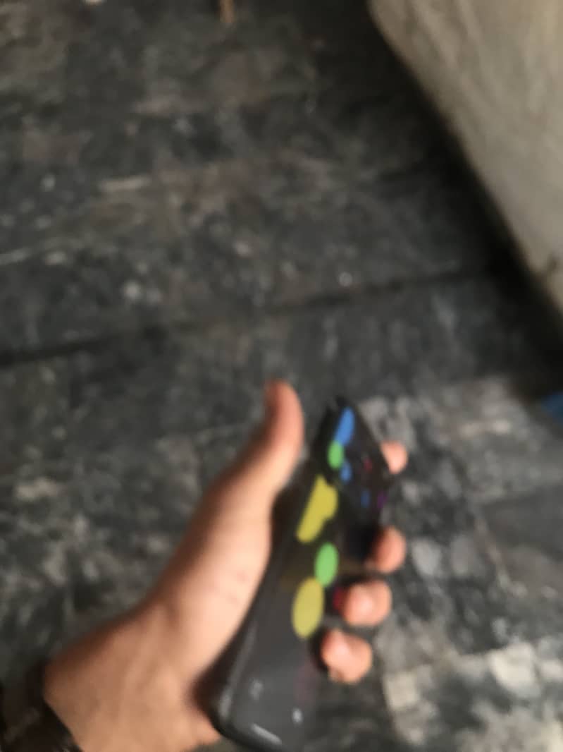 iPhone 11

                                                            alt=