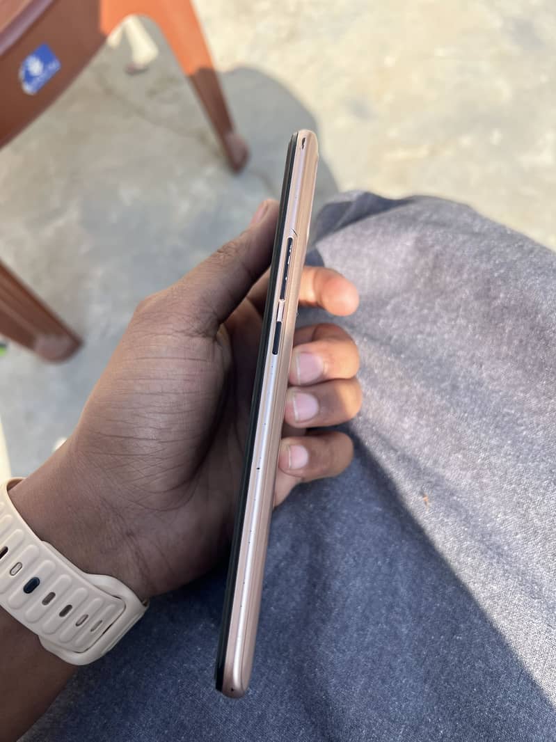 infinix Hot 11 play 4/64

                                                            alt=