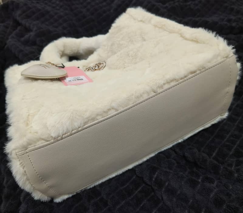 imported branded handbag from USA

                                                            alt=