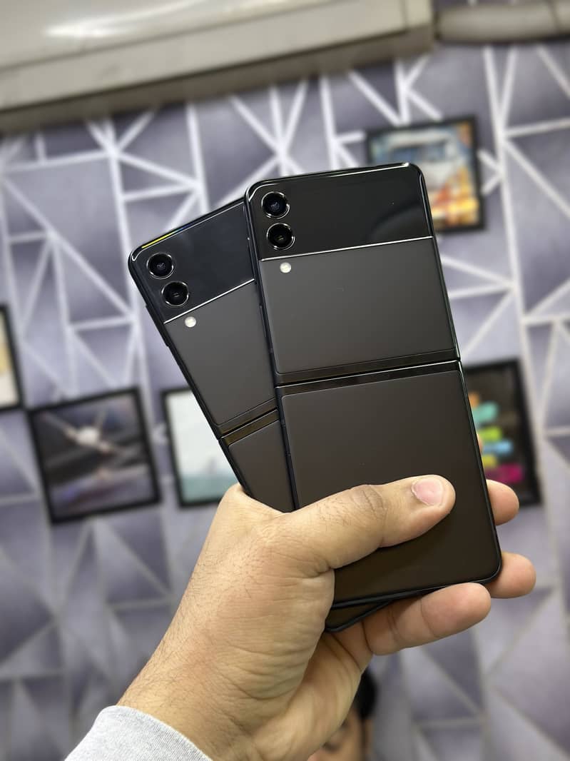 Samsung Z Flip 3 8GB 128GB Pta Approved-C brand new condition not used

                                                            alt=