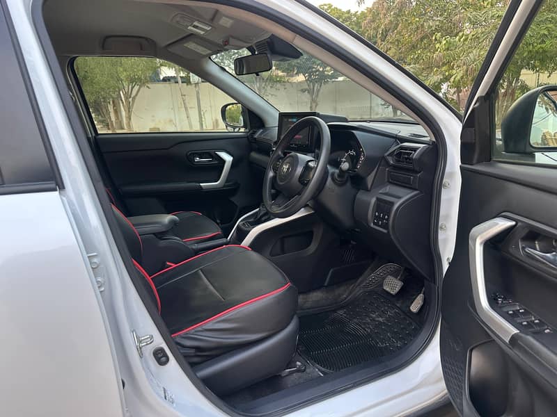 Toyota raize xs package 2020 model 2025 register pearl white 5A grade

                                                            alt=