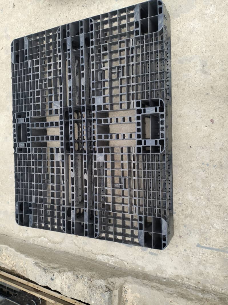 Heavy Duty Pallets Specifications| starting price  2500 to 5000

                                                            alt=