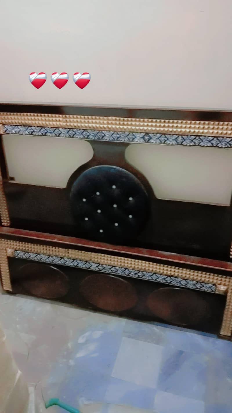 Bed Dressing Side tables mukamal set All new Paint urgent sale nead

                                                            alt=