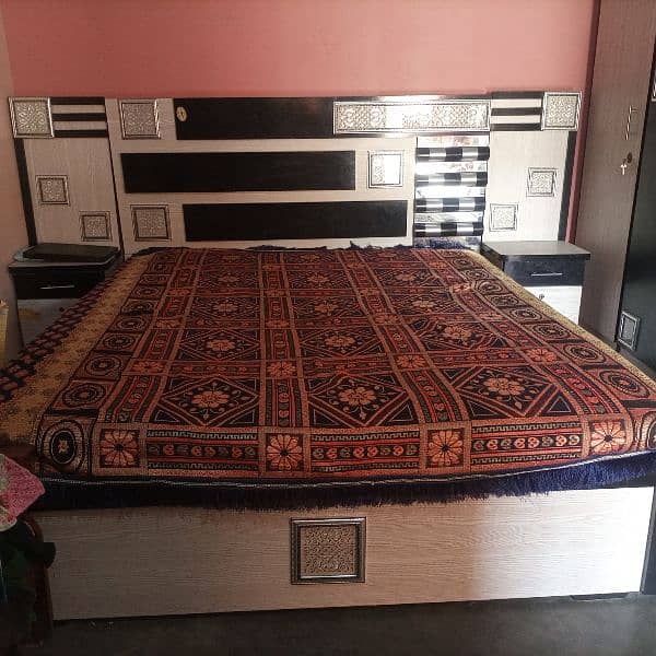 wooden cheewod full furniture dressing table almarhi

                                                            alt=