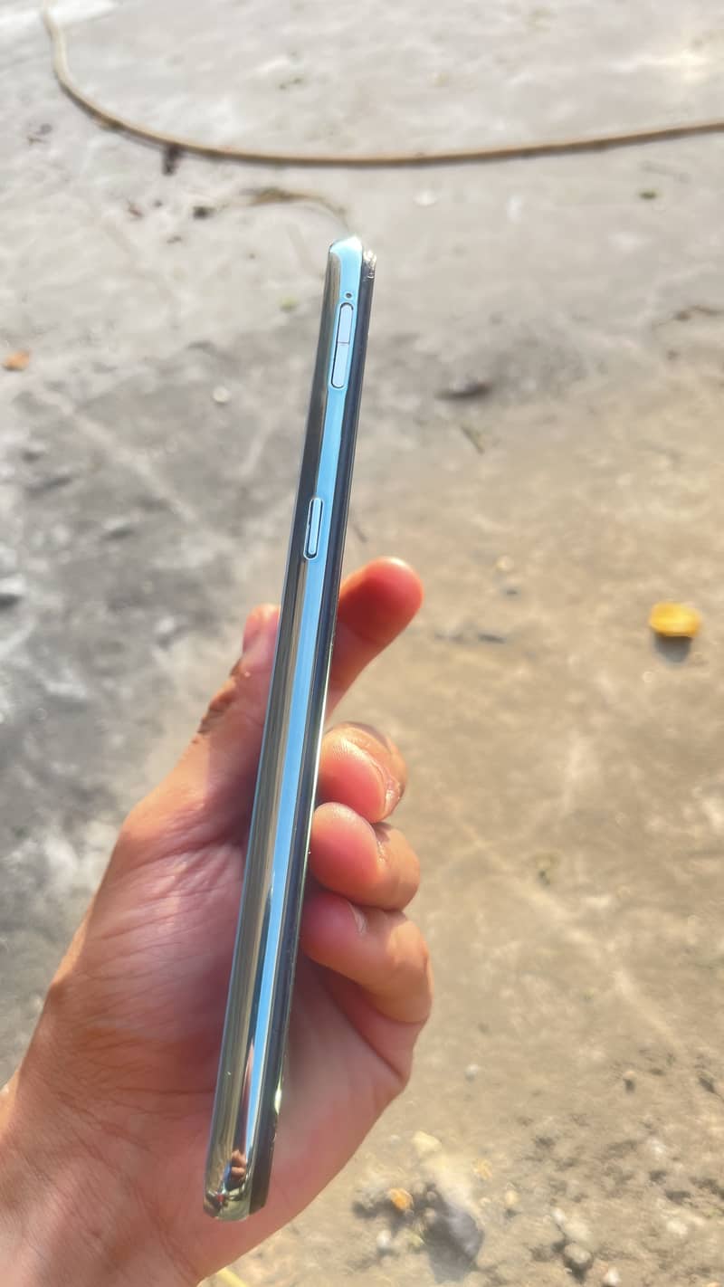 Vivo s1 4,128 gb

                                                            alt=