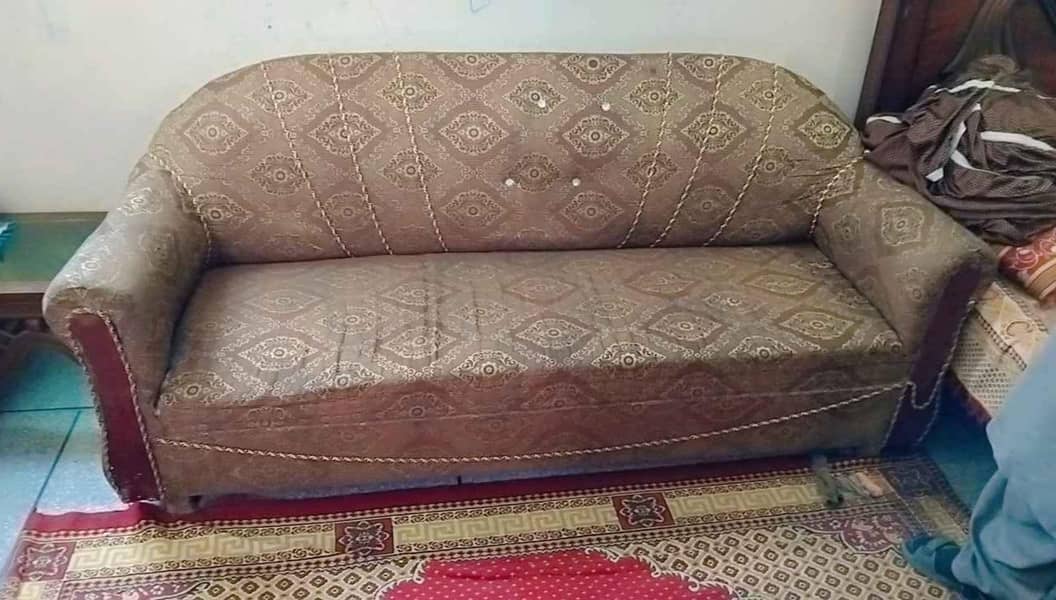 sofa set 6 seater good condition  no demege

                                                            alt=
