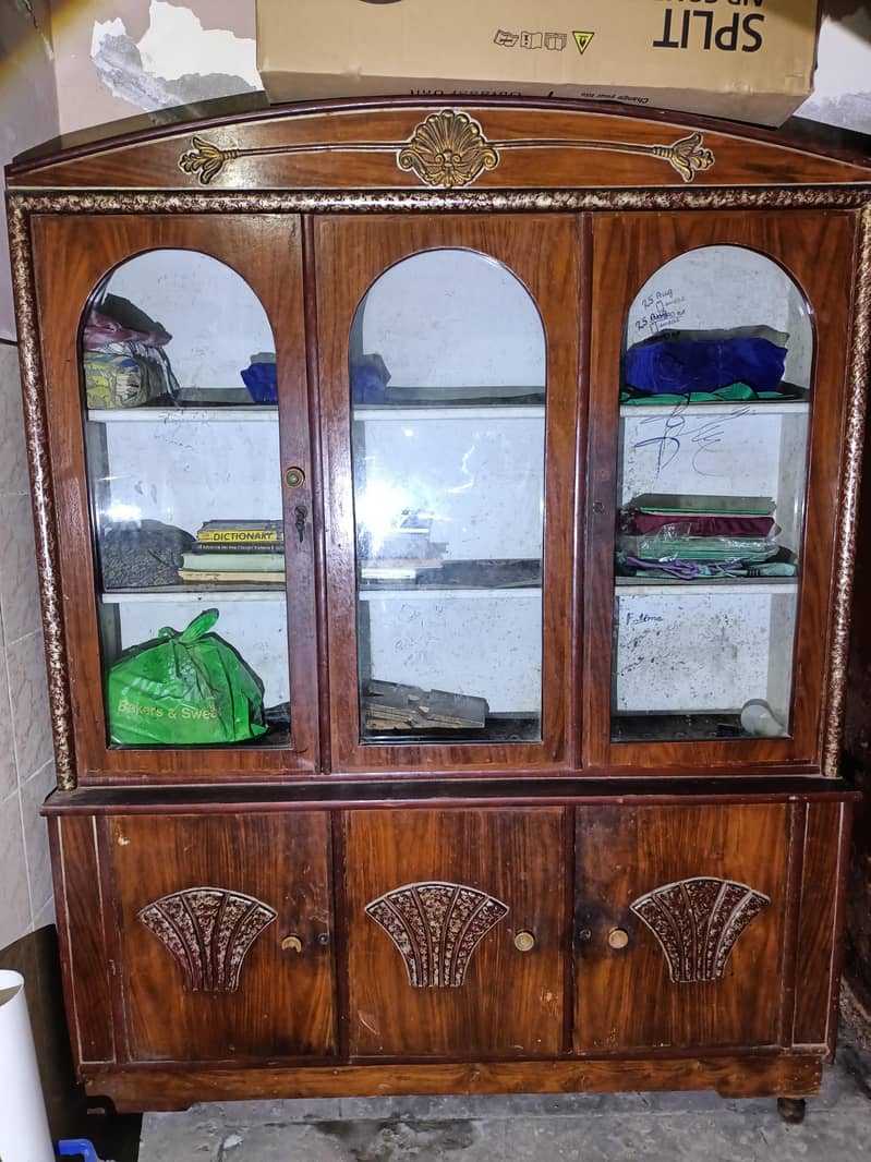 Showcase / Crockery Cabinet (custom made shisham Wood)

                                                            alt=