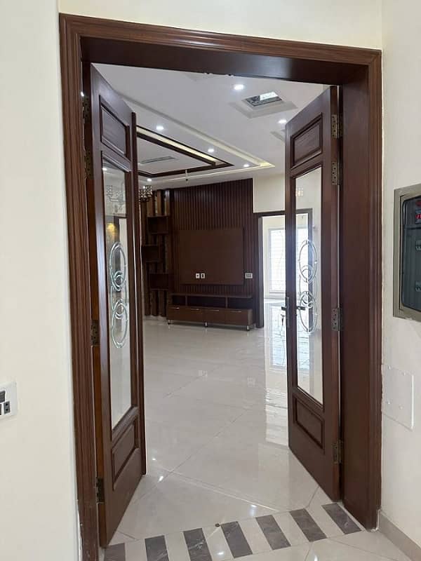 10 Marla House For Rent Available Sector C Jasmine Block Bahria Town Lahore

                                                            alt=