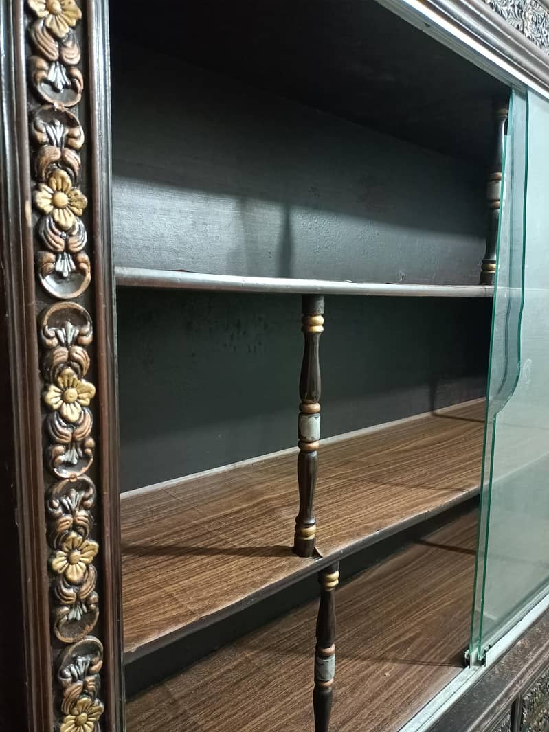 wooden showcase

                                                            alt=