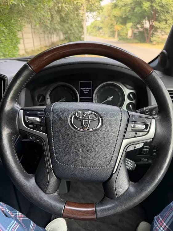 Toyota Land Cruiser ZX 2017 | 5A Grade Verified Auction Sheet |

                                                            alt=