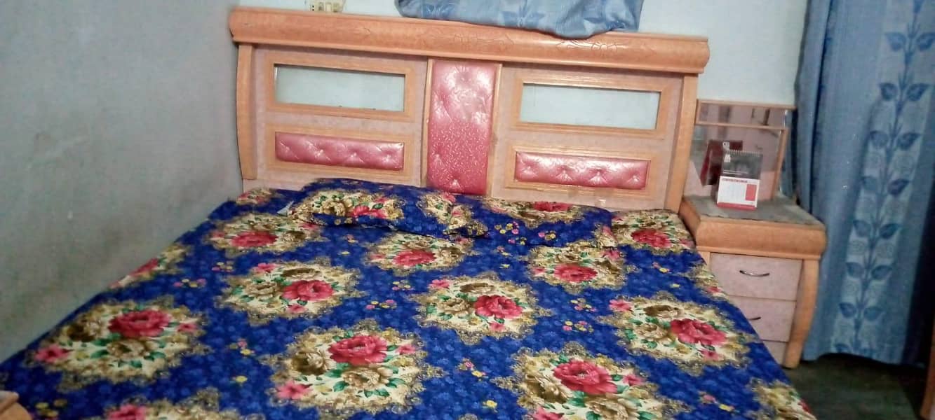 complete furniture  1 dubble bed

                                                            alt=