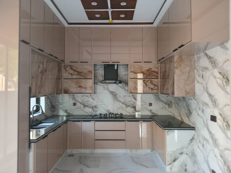 8 Marla Double Storey Brand New House is Available for Sale

                                                            alt=