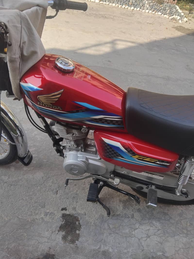 Honda CG 125 | Model 2024 | 2,500 KM | URGENT SALE Call 0322 - 4383605

                                                            alt=