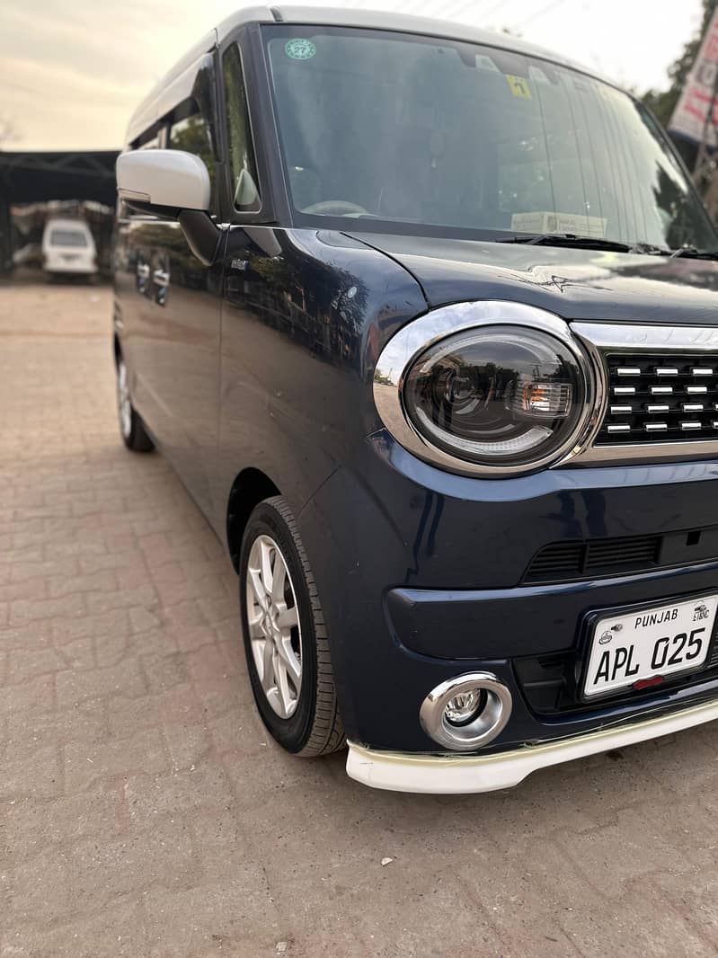 Suzuki Wagonr Smile S Hybrid 2 tone

                                                            alt=