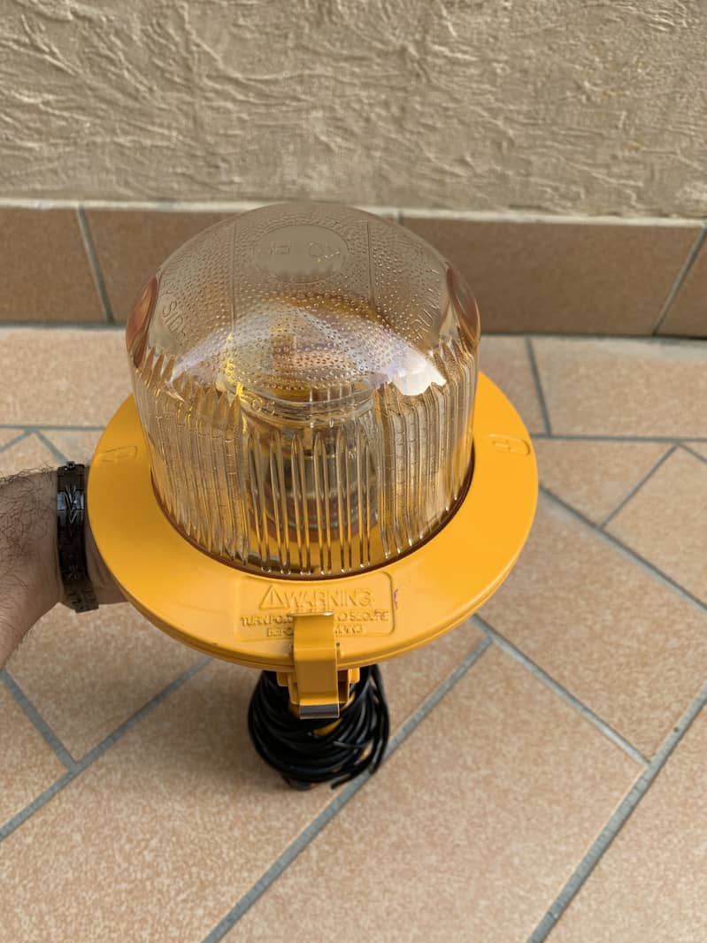 Airport Runway Signal Light

                                                            alt=