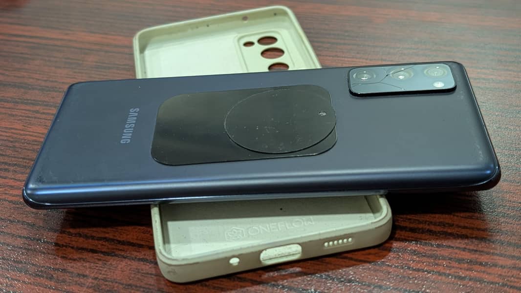 Samsung S20 FE Non PTA | 6GB 128GB | Excellent Condition

                                                            alt=