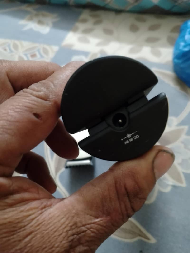 charging statner and shaving mashen

                                                            alt=