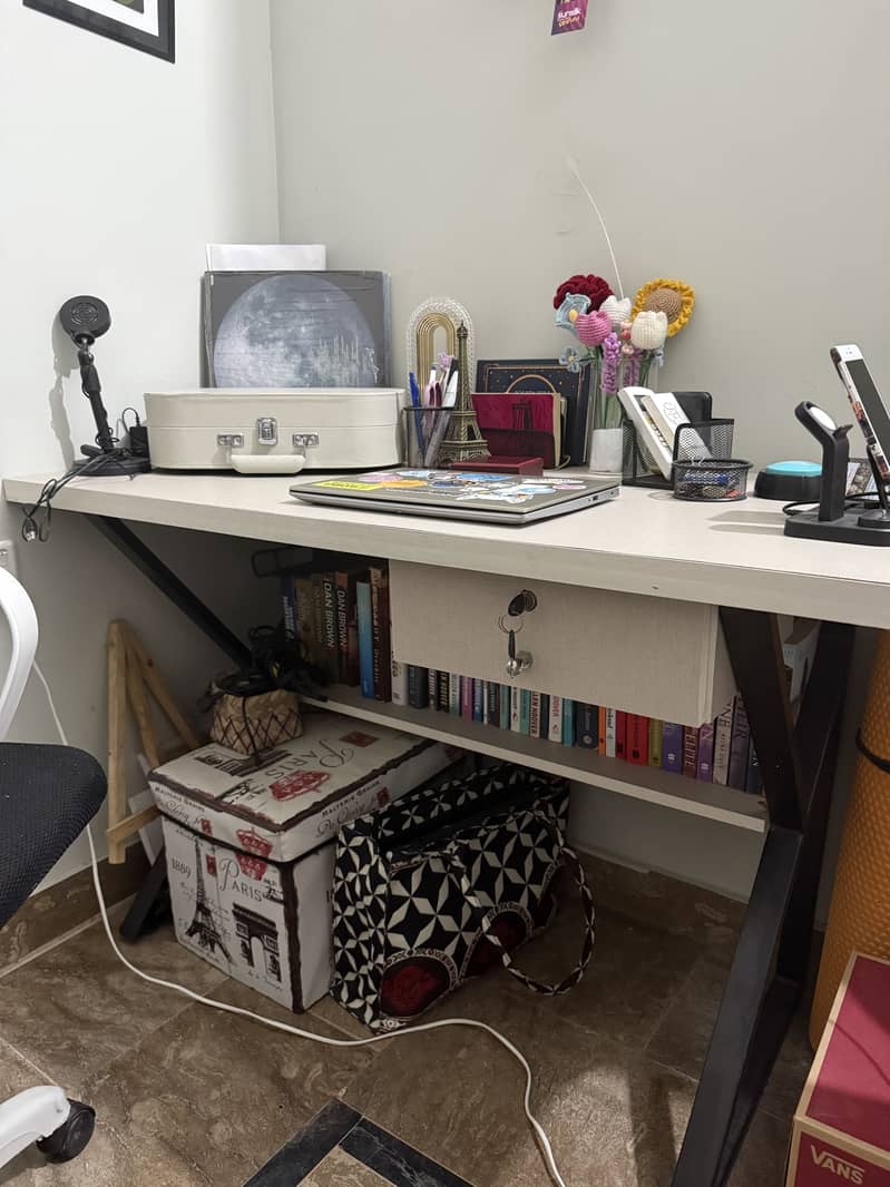 Study table and chair

                                                            alt=