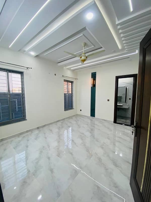 10 marla house for sale barnd new good location satlesh house

                                                            alt=