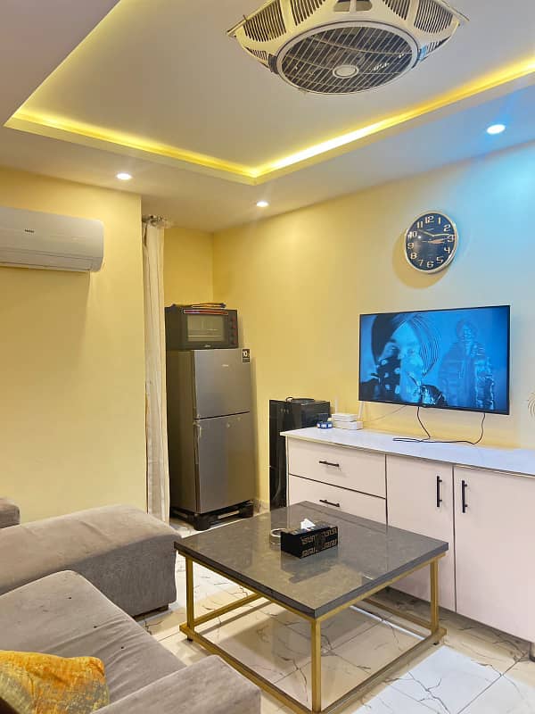 2 Bedroom Vip apartment available on daily basis in bahria town LHR

                                                            alt=