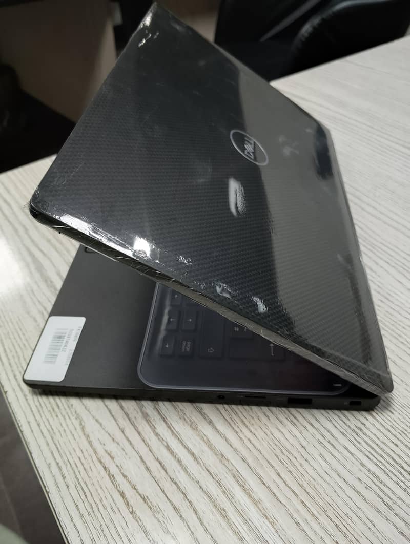 Dell Latitude 7400 | Core i7 8th Gen | 8GB RAM | 256GB SSD

                                                            alt=