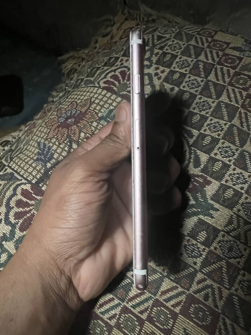 iPhone 7

                                                            alt=