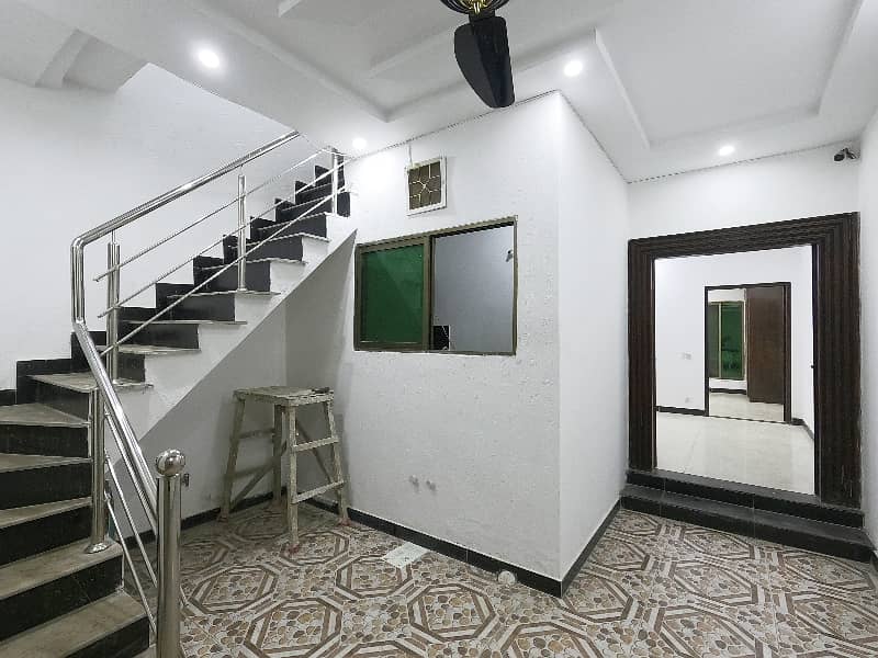 Get A Prime Location 3 Marla House For sale In Central Park Housing Scheme

                                                            alt=