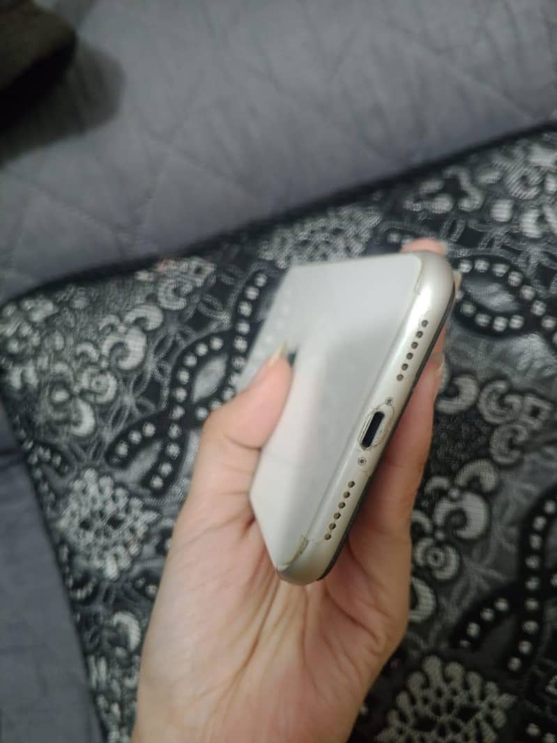 iphone 11 64 gb

                                                            alt=