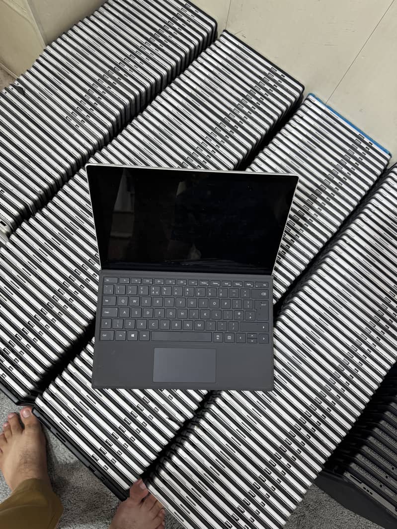 Microsoft Surface Pro 5 - core i5 7th gen - 8/256  - Free Docking

                                                            alt=