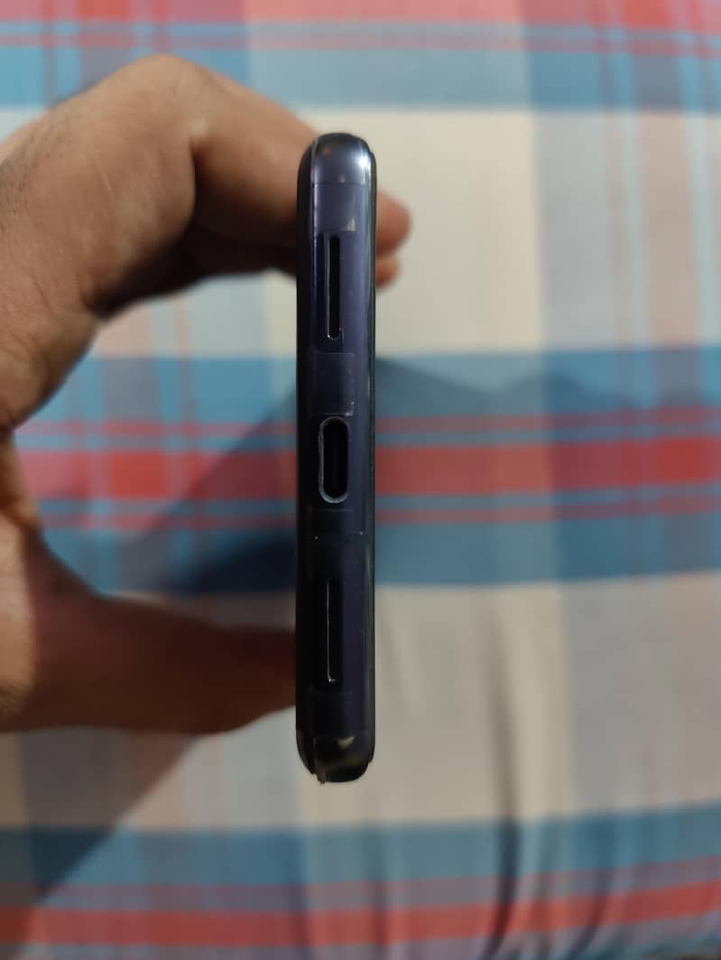 Google Pixel 7 pro - 128 gb - 10/10 condition waterpack - Blac

                                                            alt=