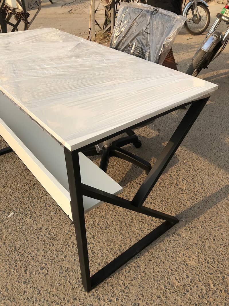 Computer Table/Gaming Table/Office Table

                                                            alt=