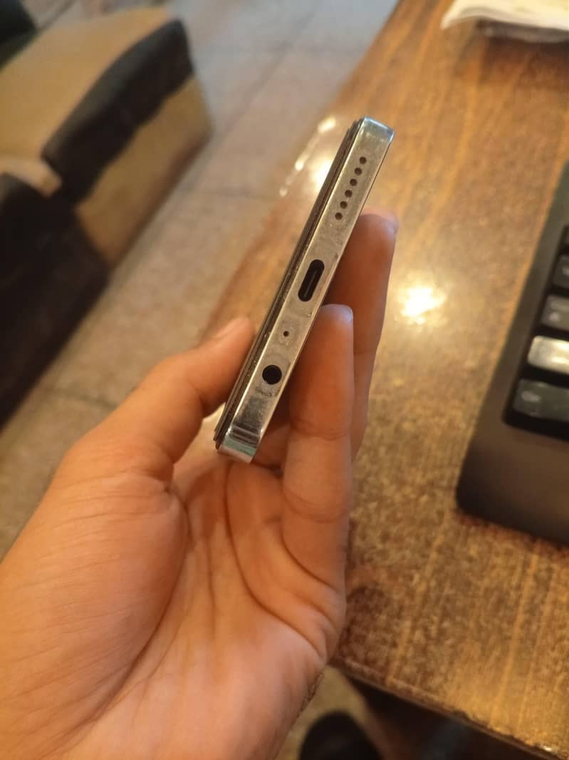 8+256 camera 64+32 chager 33W Original Box Original Cover Available

                                                            alt=