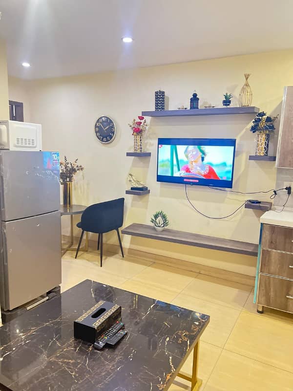 One Bedroom Vip apartment available on daily basis in bahria town LHR

                                                            alt=