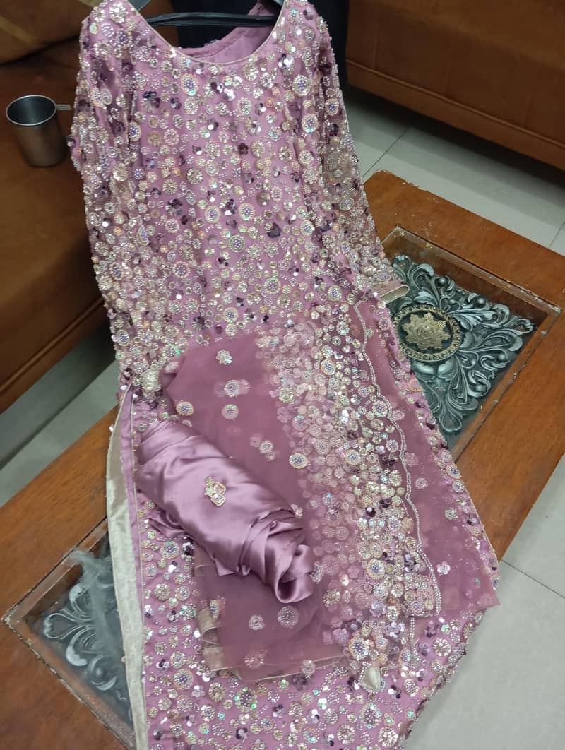 party wear dress new article

                                                            alt=