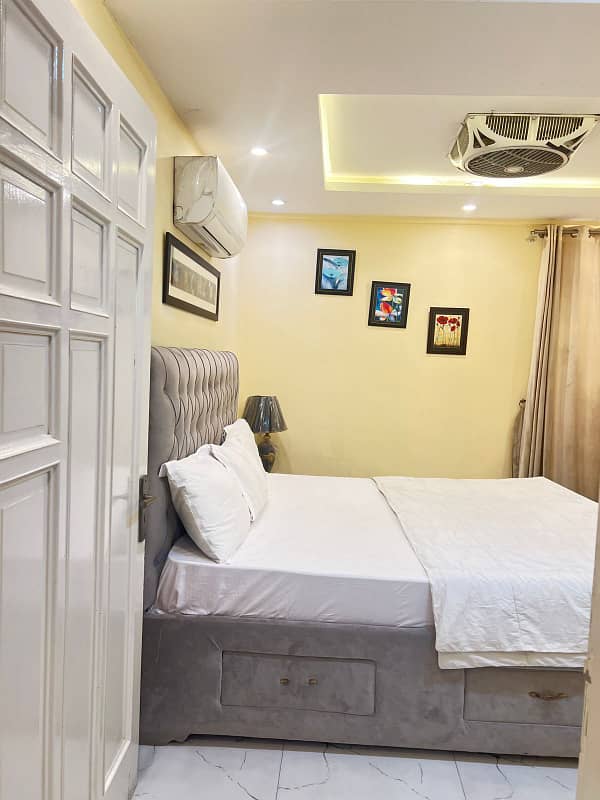 2 Bedroom Vip apartment available on daily basis in bahria town LHR

                                                            alt=