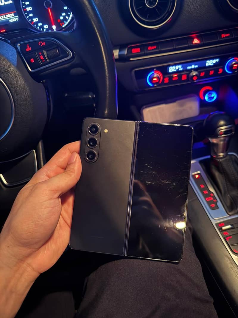 Samsung fold 5

                                                            alt=