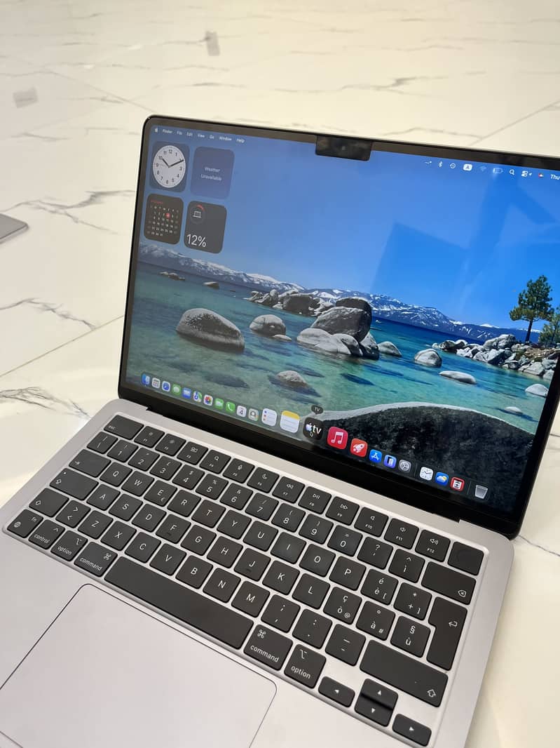 Apple Macbook Air M2 | Used like New

                                                            alt=